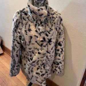 Romeo and Juliet High Collar Faux Fur Animal Print Coat